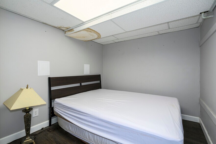 More Photos Of 4374-4382 W Pine Blvd, Saint Louis Office For Sale