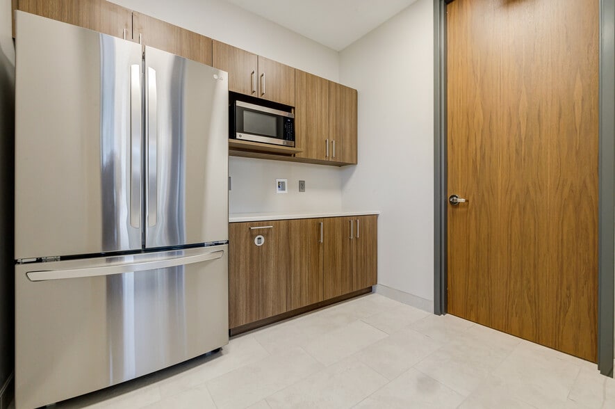 More Photos Of 900 Circle 75 Pky SE, Atlanta Unknown For Lease