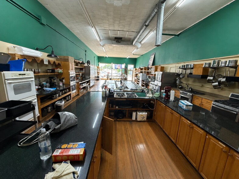 More Photos Of 711 W Smith St, Orlando General Retail For Lease