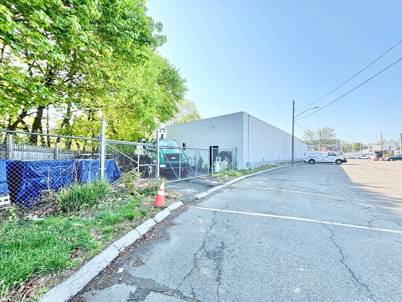 More Photos Of 20 Crescent St, Stamford Warehouse For Sale
