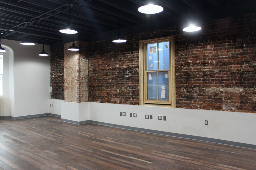 More Photos Of 522 8th St SE, Washington Storefront Retail Office For Lease