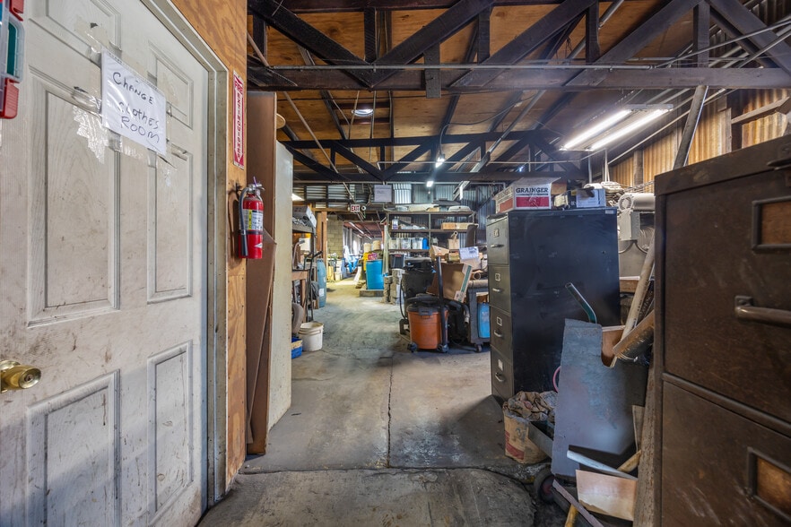More Photos Of 2455 E 52nd St, Los Angeles Warehouse For Sale