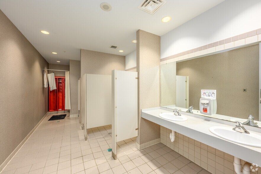 More Photos Of 600 Plastics Pl, Kalamazoo Office For Sale