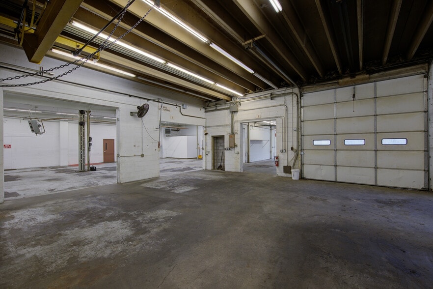 More Photos Of 180 Ushers Rd, Round Lake Warehouse For Sale