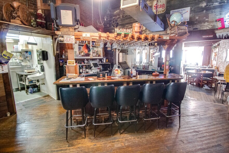 More Photos Of 223 N Pearl St, Waverly Restaurant For Sale