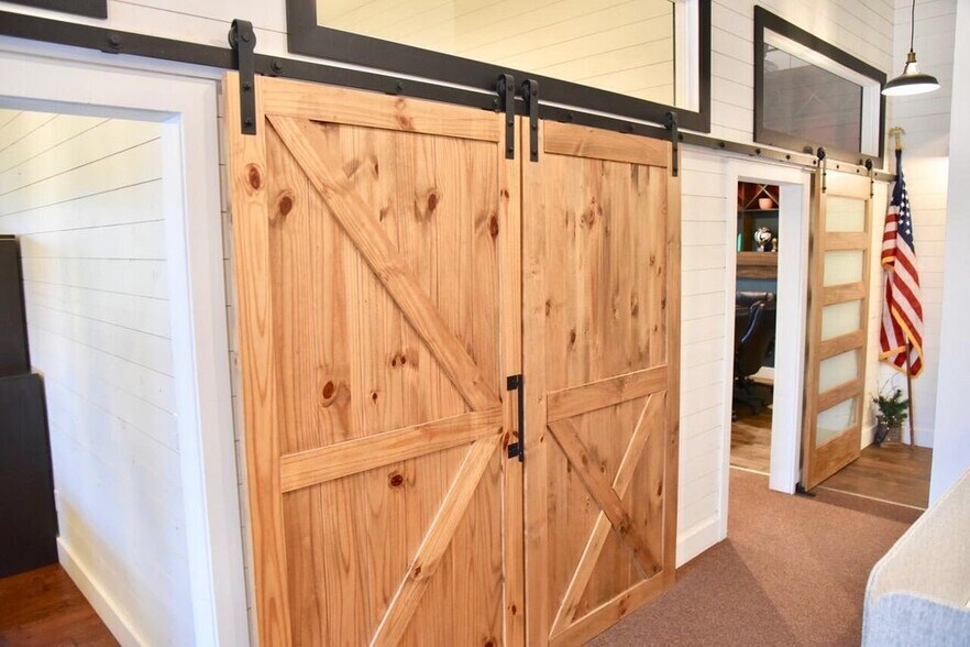 More Photos Of 102 E 6th Ave, Fort Pierre Office For Sale