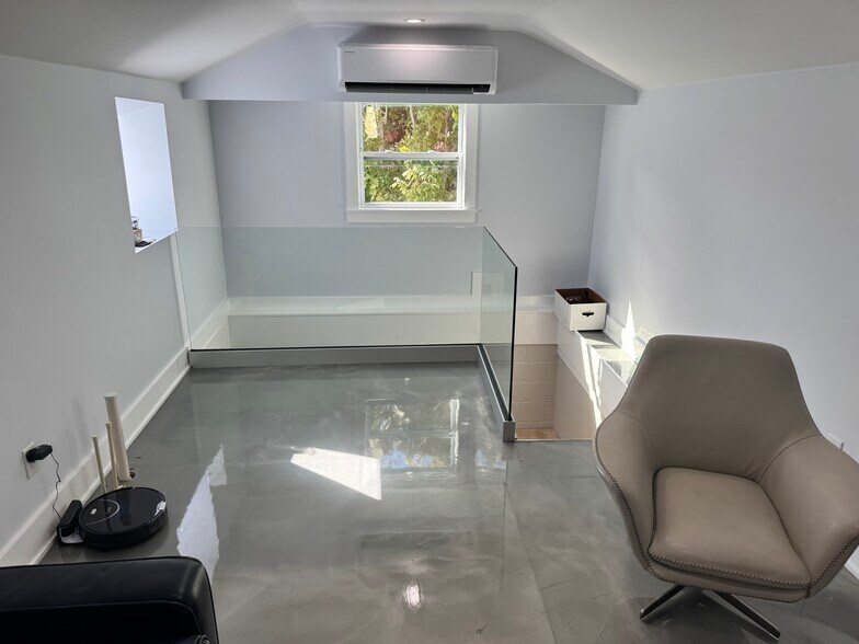 More Photos Of 2010 Kings Cir S, Neptune Beach Flex For Lease