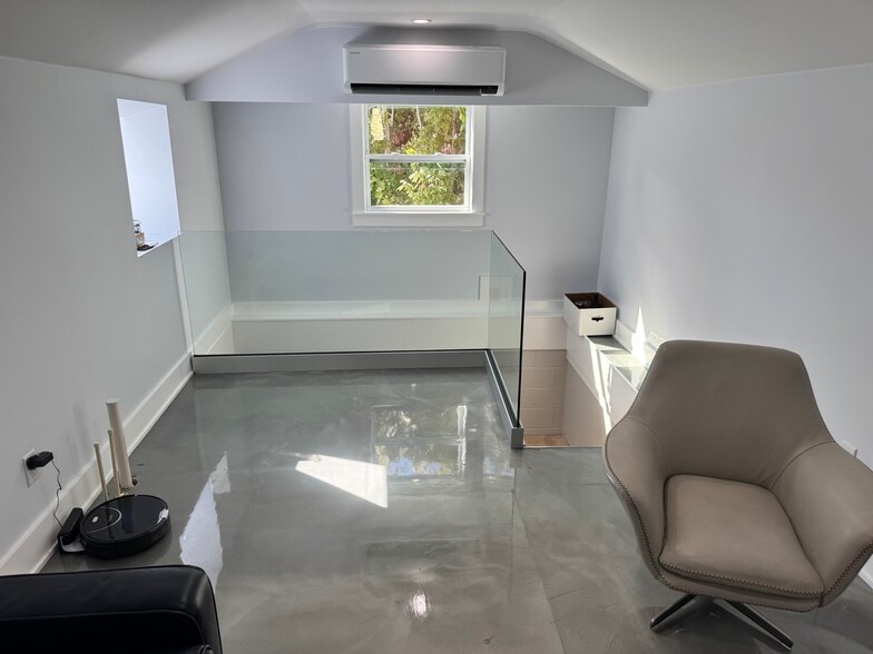 More Photos Of 2010 Kings Cir S, Neptune Beach Flex For Lease