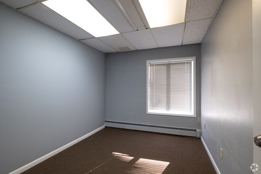 More Photos Of 25701 N Lakeland Blvd, Cleveland Medical For Lease