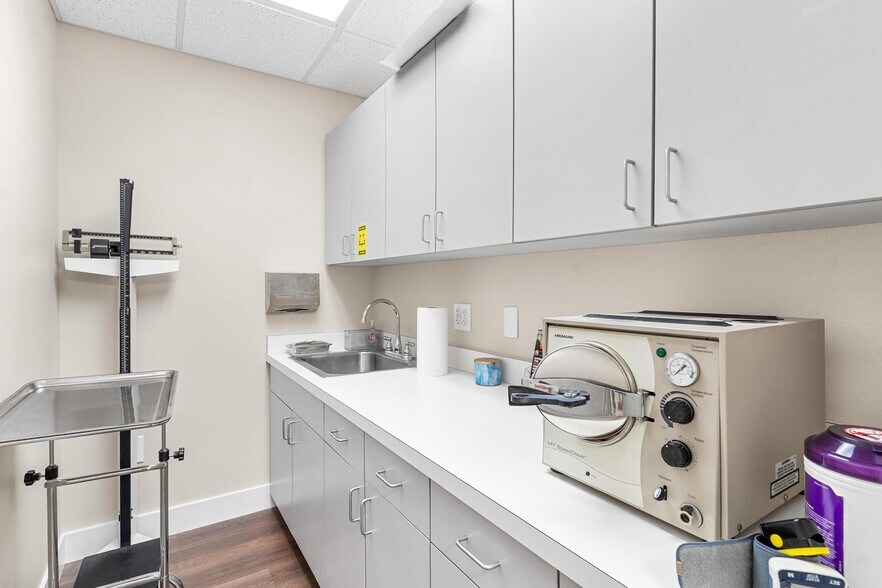 More Photos Of 920 ROLLING ACRES Rd, Lady Lake Medical For Sale