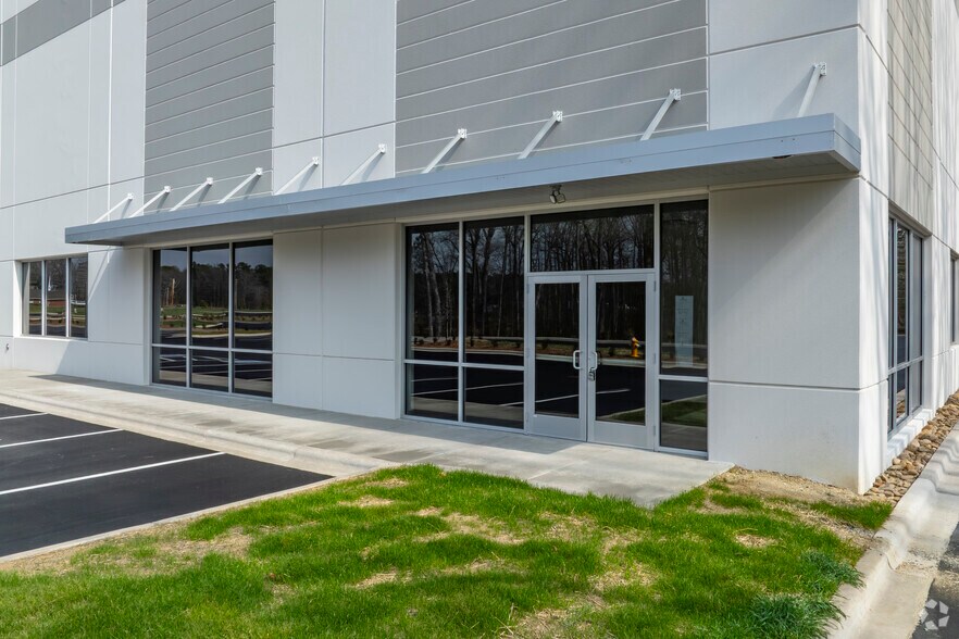 More Photos Of 11006 Mount Holly Huntersville Rd, Huntersville Distribution For Lease