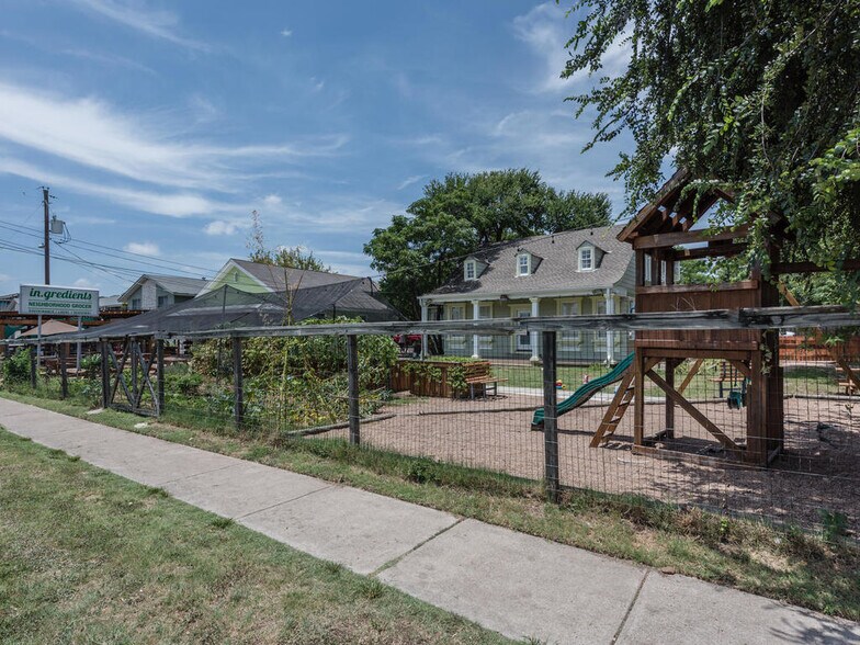 More Photos Of 2610 Manor Rd, Austin Freestanding For Lease