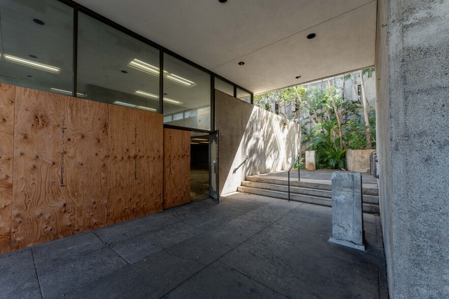 More Photos Of 917 Kokea St, Honolulu Office For Lease