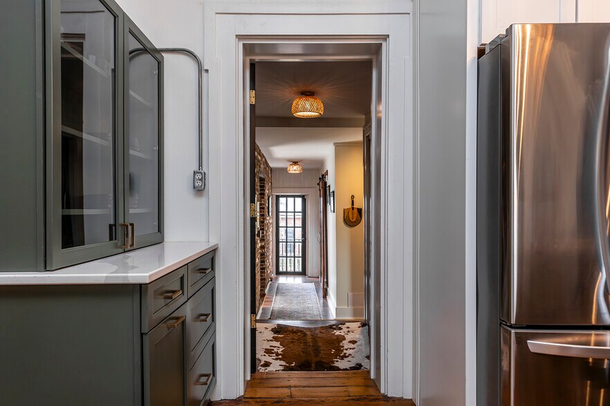 More Photos Of 302 W High St, Lexington Office Residential For Sale