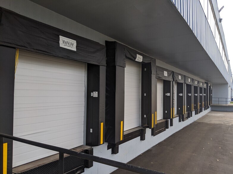 More Photos Of 11307-11329 166 A St NW, Edmonton Distribution For Lease