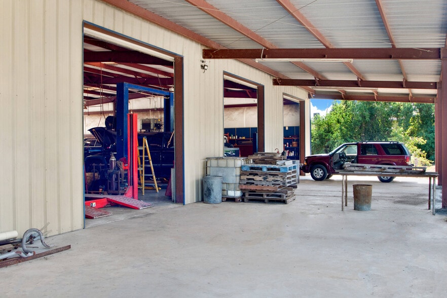More Photos Of 34715 Tomball Pky, Pinehurst Auto Repair For Sale