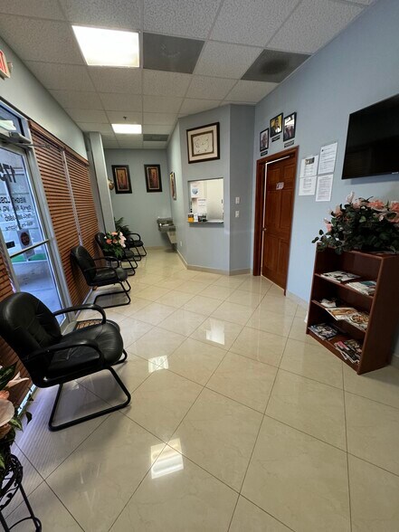 More Photos Of 1741-1759 N University Dr, Pembroke Pines Storefront Retail Office For Sale