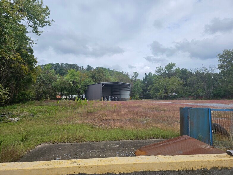 More Photos Of 808 N Lynn Ave, Elizabethton Warehouse For Sale