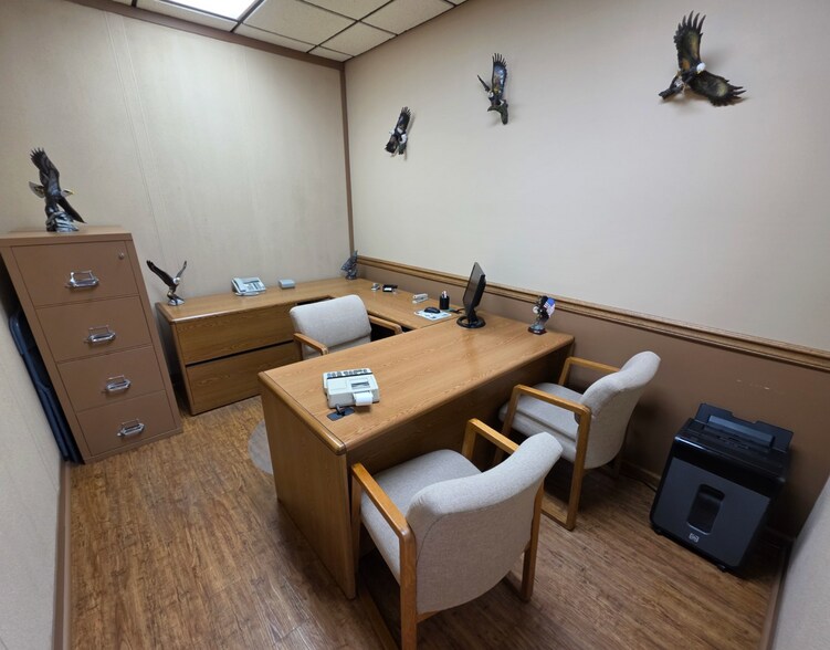 More Photos Of 204 S Washington St, Mc Leansboro Office For Sale