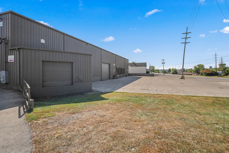 More Photos Of 85-125 Hankes Ave, Aurora Warehouse For Sale