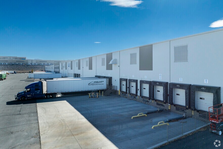 More Photos Of 201 Ireland Dr, Mccarran Distribution For Lease
