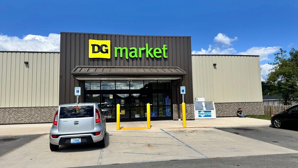 More Photos Of 1381 Main St, Edmore General Retail For Sale