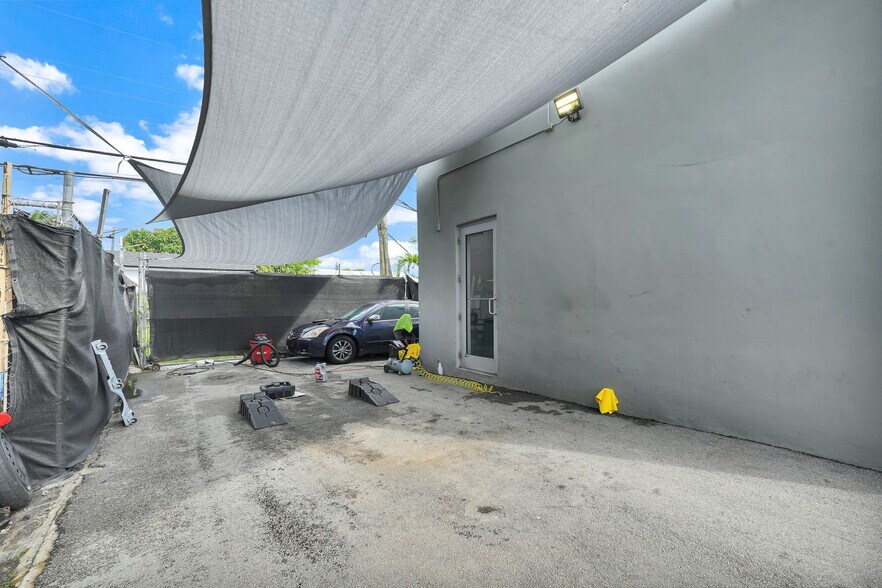 More Photos Of 9621 NW 27th Ave, Miami Office For Sale