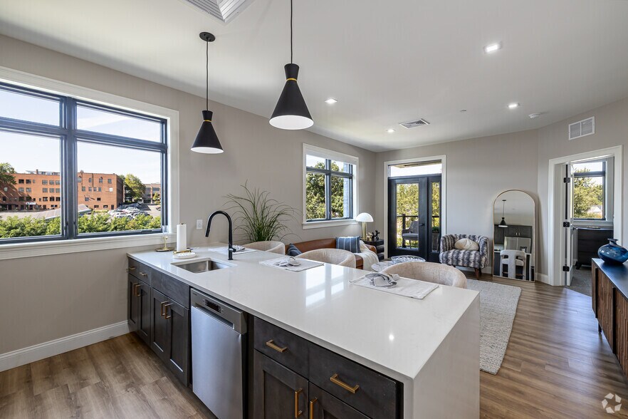 More Photos Of 920-924 Farmington Ave, West Hartford Apartments For Lease