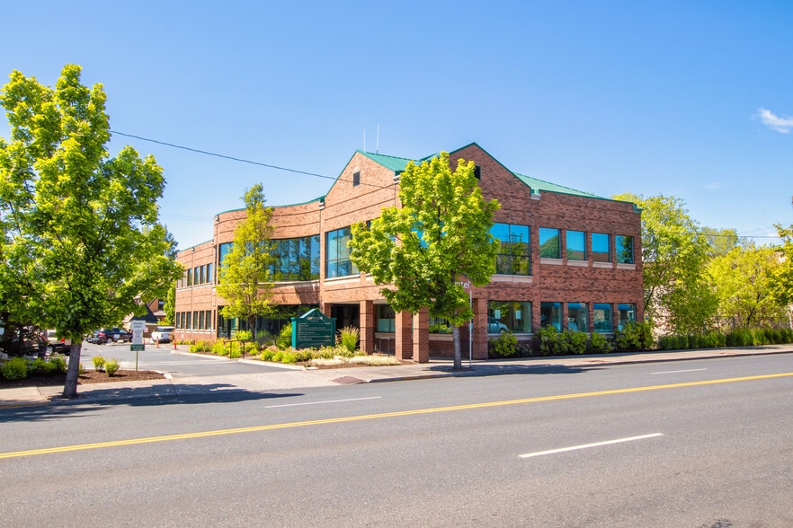 More Photos Of 141 NW Greenwood Ave, Bend Loft Creative Space For Lease