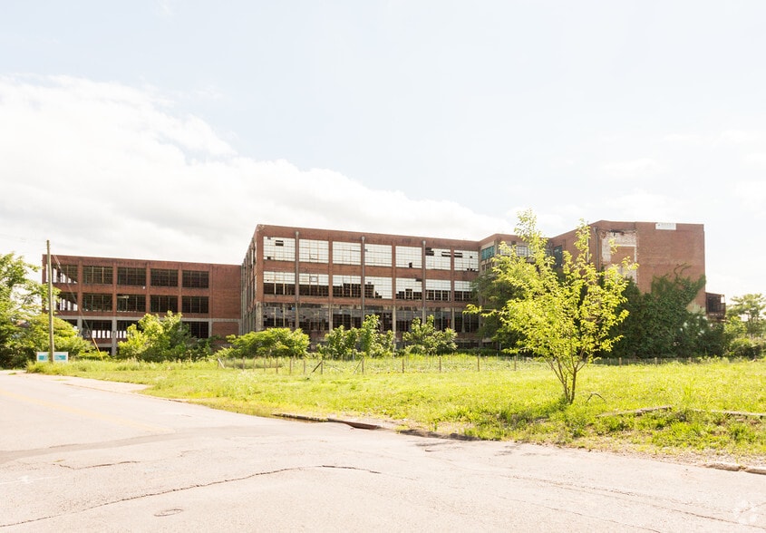 More Photos Of 1400 Washington Ave, Knoxville Warehouse For Sale