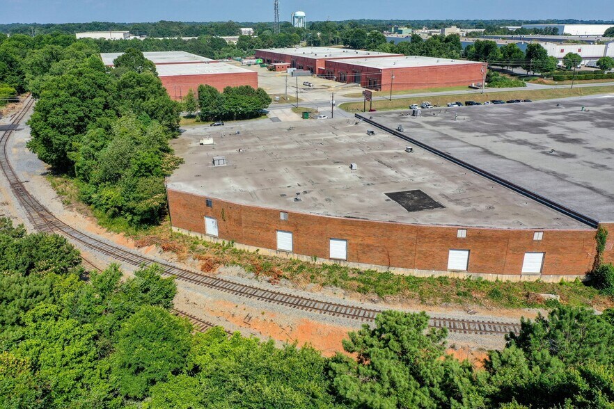 More Photos Of 5055-5061 Kennedy Rd, Forest Park Warehouse For Lease