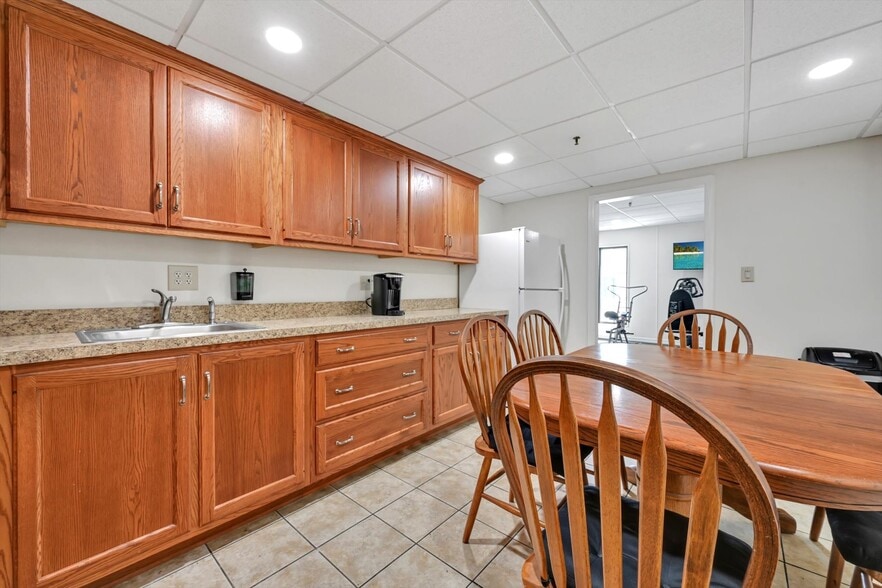 More Photos Of 31 N Spruce St, Elizabethtown Office Residential For Lease