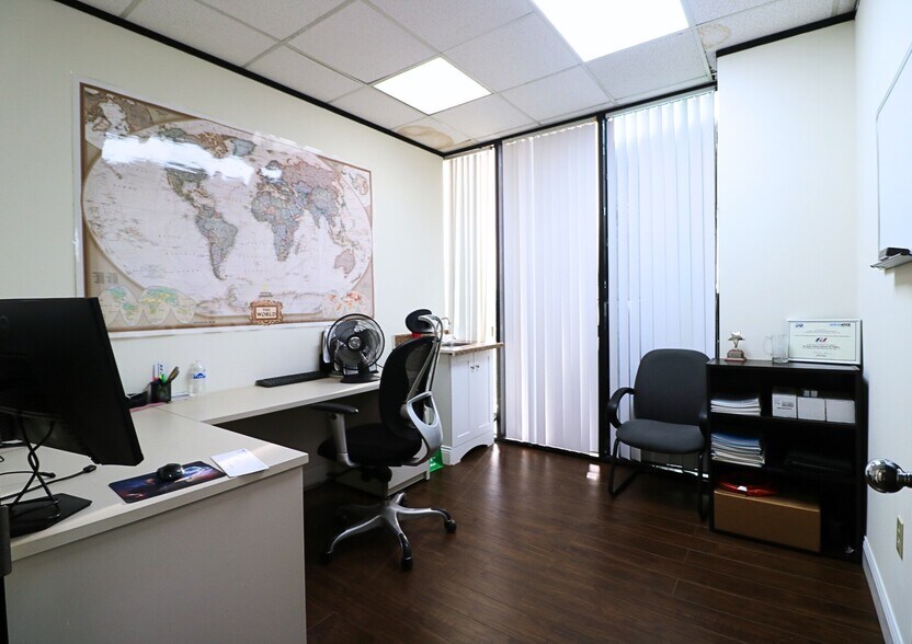 More Photos Of 6100 Corporate Dr, Houston Medical For Sale