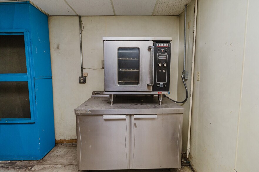 More Photos Of 1015 S Meridian Ave, Wichita Auto Repair For Sale