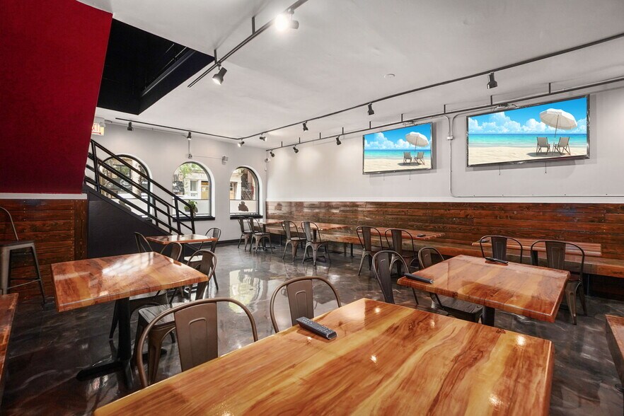 More Photos Of 1419 W Taylor St, Chicago Restaurant For Sale