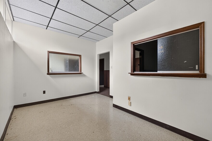More Photos Of 13300 New Halls Ferry Rd, Florissant Medical For Sale