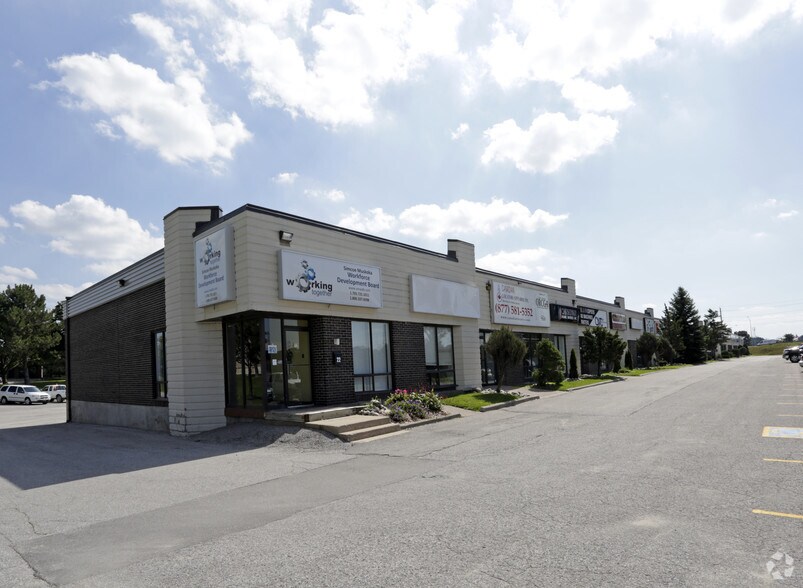 More Photos Of 18 Alliance Blvd, Barrie Flex For Lease