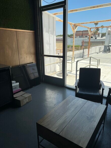 More Photos Of 125 N Western Ave, Los Angeles Unknown For Lease