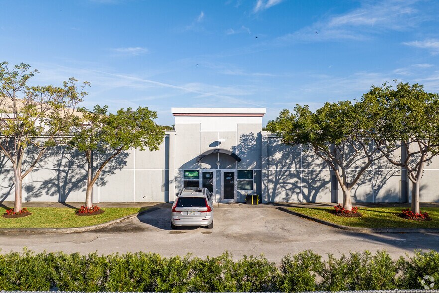 More Photos Of 1020 Holland Dr, Boca Raton Warehouse For Lease
