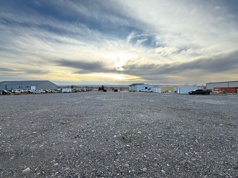 More Photos Of 2990 N Townsend Ave, Montrose Light Distribution For Sale