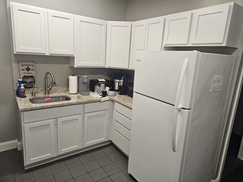 More Photos Of 127-131 E Commerce St, Milford Loft Creative Space For Sale