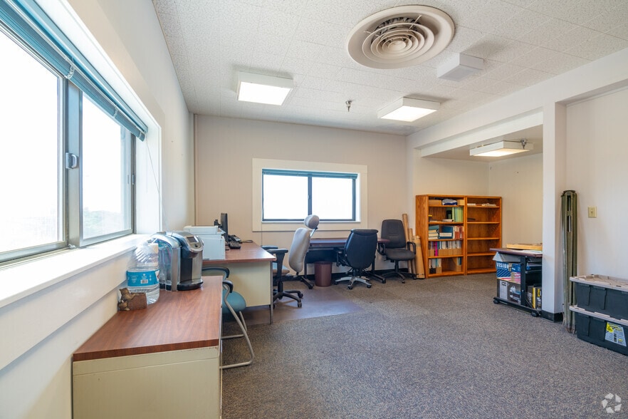 More Photos Of 1352 Lighthouse Ave, Pacific Grove Office For Lease
