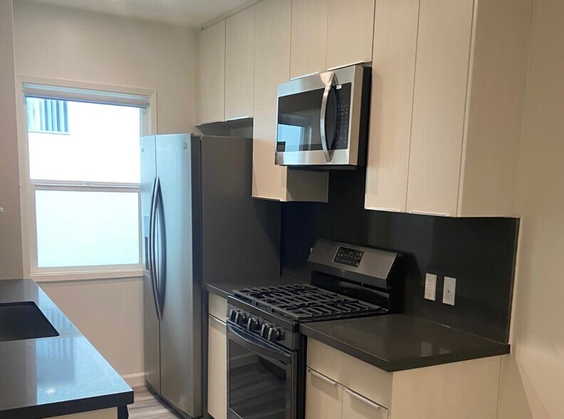 More Photos Of 1015 3rd St, Santa Monica Apartments For Sale