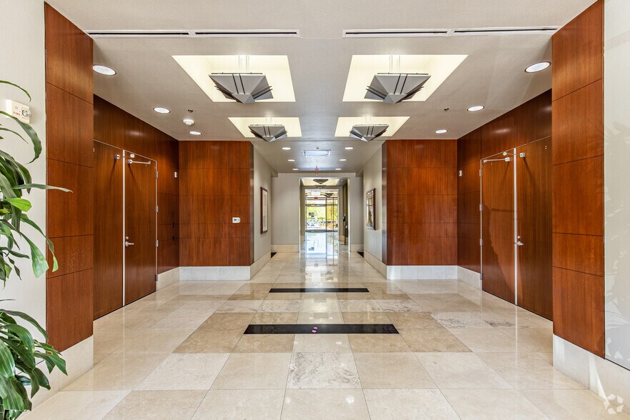 More Photos Of 2370 Corporate Cir, Henderson Office For Lease