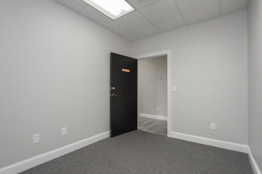 More Photos Of 939-941 E Columbus Ave, Springfield Office For Sale