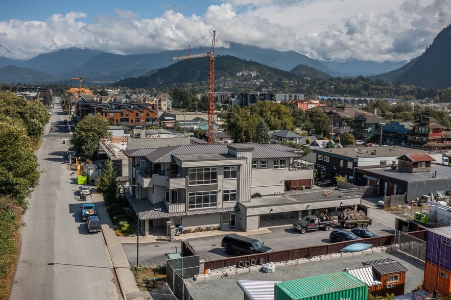More Photos Of 37738 3 Av, Squamish Flex For Sale