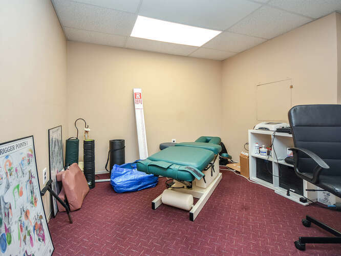 More Photos Of 811 Old Country Rd, Plainview Office Residential For Lease