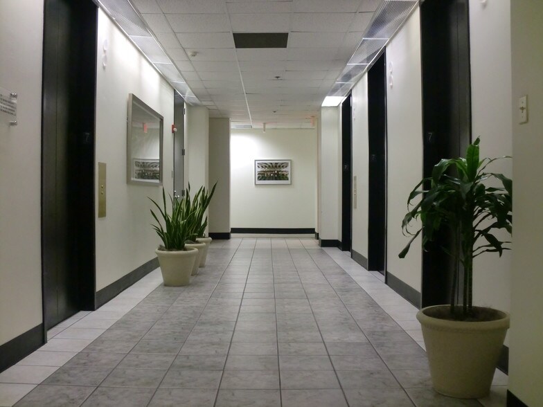 More Photos Of 200 S 10th St, McAllen Office For Lease