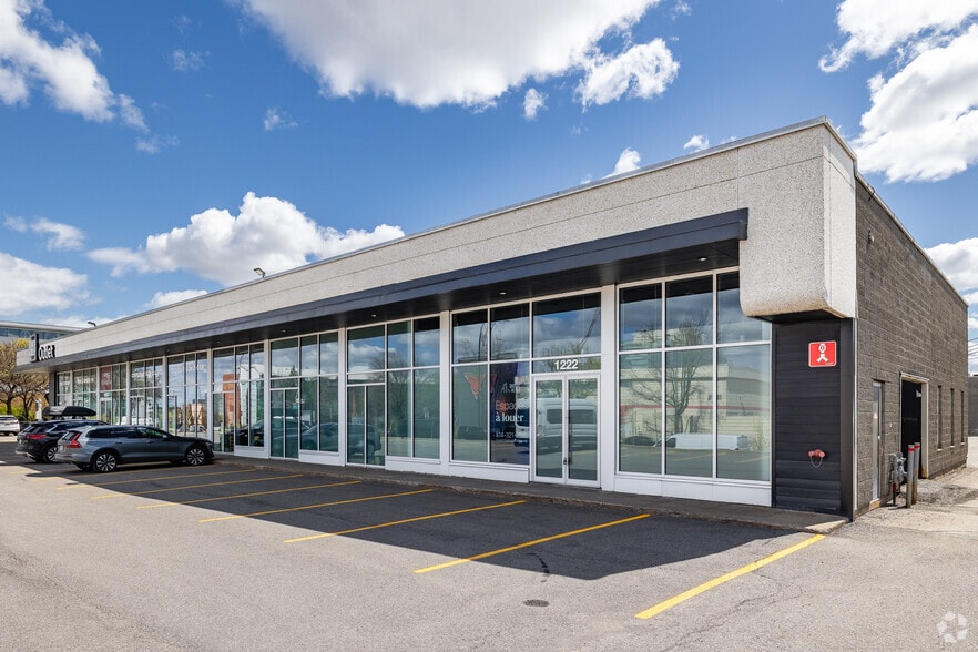 More Photos Of 9000-9012 Boul De L'acadie, Montréal Storefront For Lease