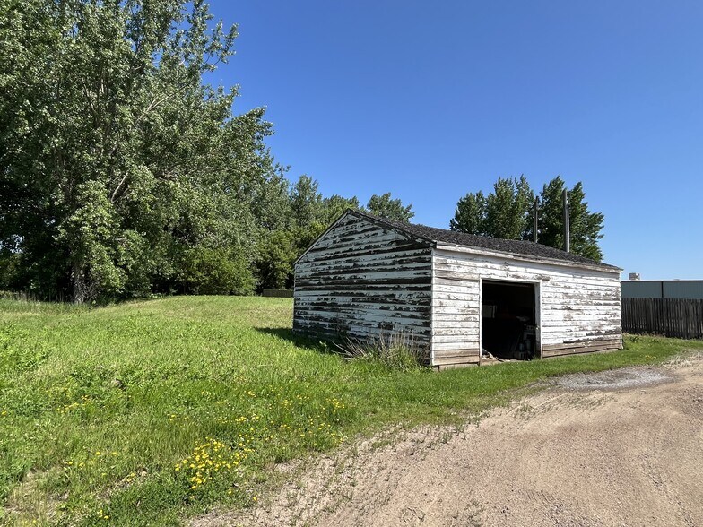 More Photos Of 2320 MN-60 Hwy, Windom General Retail For Sale